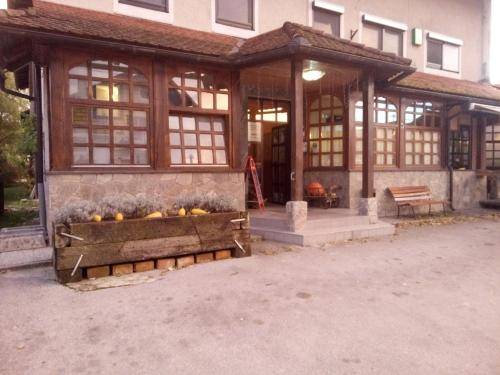 Prenočišče z zajtrkom Strahomer