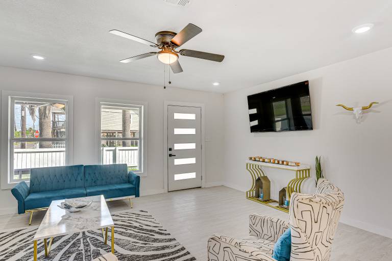 < 1 Mi to Sea! Family & Pet-Friendly Galveston Gem — photo 2
