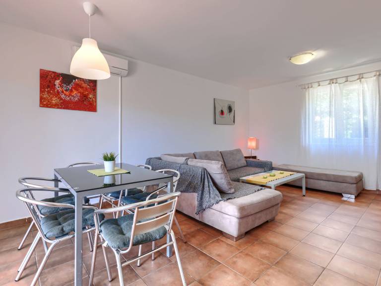Fully equipped beautiful house with yard, terrace & BBQ | Dogs allowed — photo 4