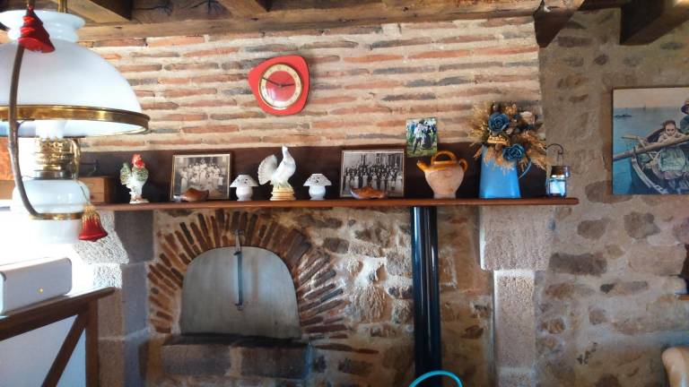 Gite with barbeque, patio & yard — photo 3