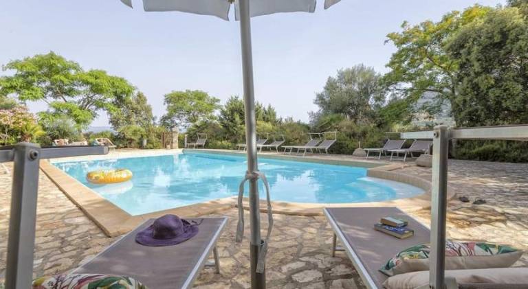Olivastri Cottage with pool in the Nature Park of Porto Conte in Alghero