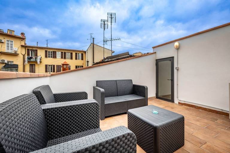Apartment with patio | Next to Galleria dell'Accademia | Good for workation | Pet-friendly — photo 4
