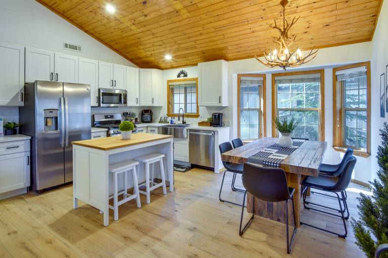 Big Bear Lake Retreat w/ Game Room: 1 Mi to Slopes — photo 3
