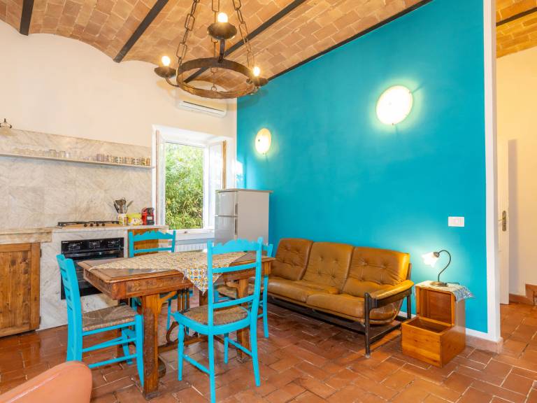 Pleasant apartment with patio, yard & BBQ | Pet-friendly — photo 3