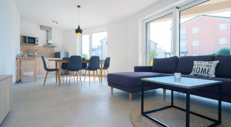 Apartment with yard, patio & pool | Pets are welcome — photo 4
