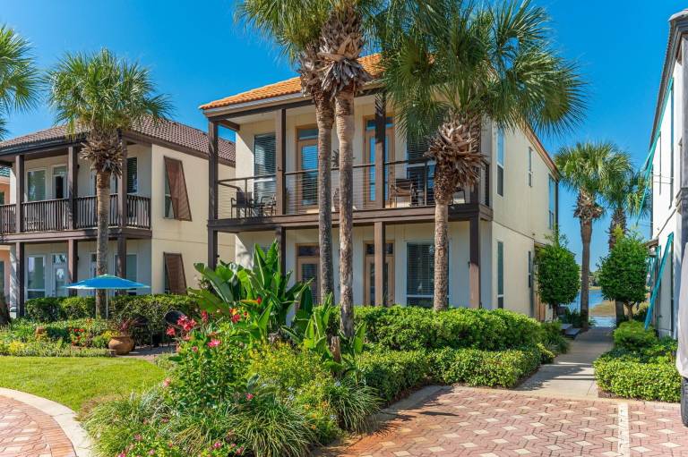 This Beachfront House on Florida's Emerald Coast Is One of Vrbo's Top  Vacation Homes of the Year