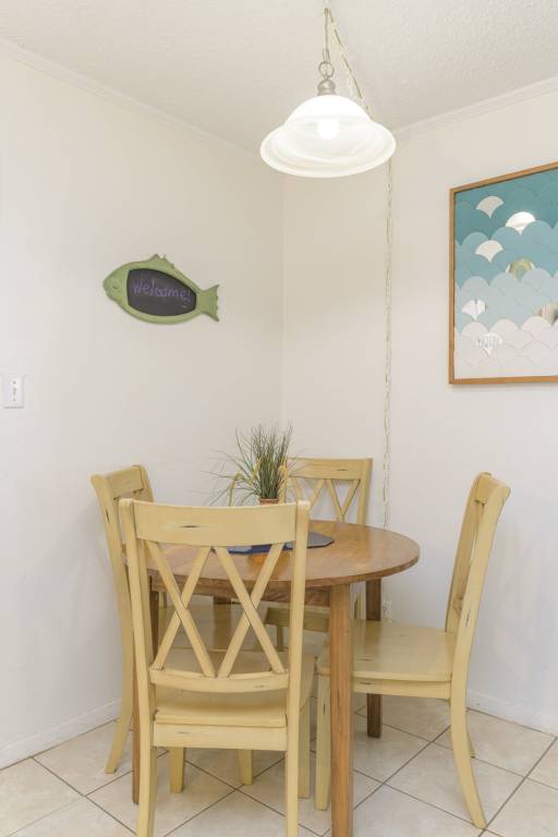 Condo with barbecue & heated pool — photo 3