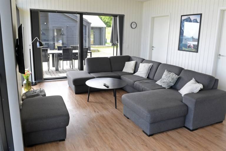 Vacation home with yard, grill & patio | Sea view — photo 5