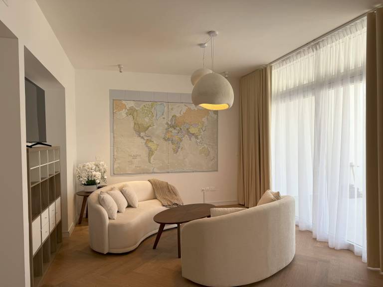 Diom Luxe Hostel 8 Minutes to AUH & Yas Island