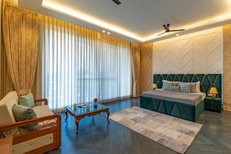 Villa with hot tub, yard & pool | Dogs allowed in Faridabad