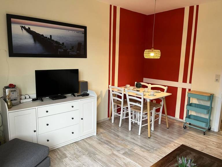 Charmante Ferienwohnung mit Schwimmbad (28Grad) im Haus. Nur ca. 2 km zum Meer. — photo 4