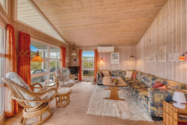 Lovely holiday home with covered terrace, only 300 meters from the North Sea at Søndervig. — photo 5