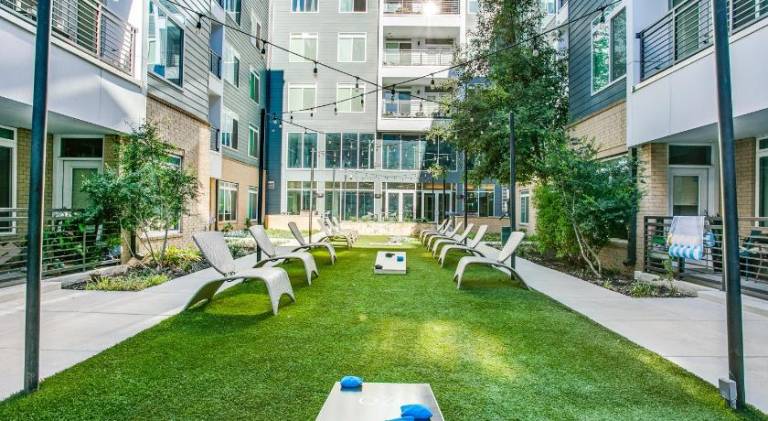 Luxury Condo facing RiverWalk Free Parking Pet Friendly Centrally Located — photo 5