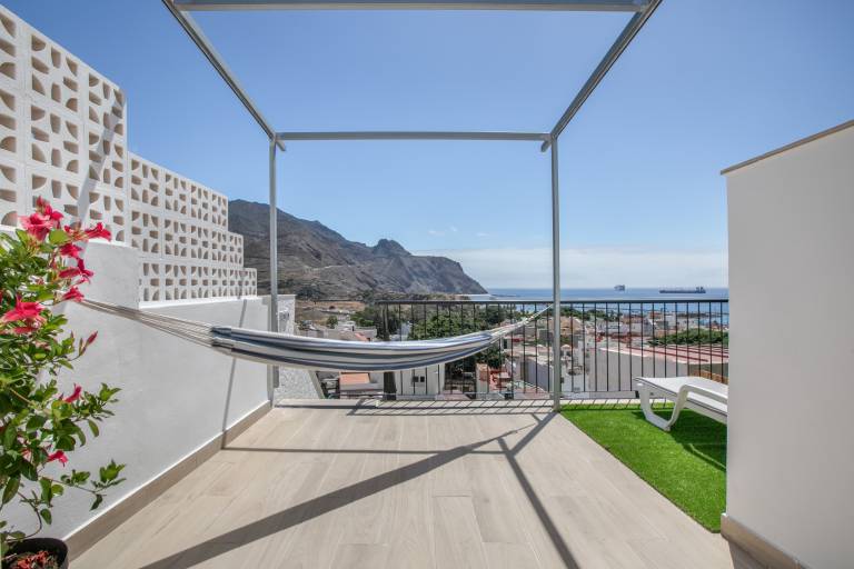 Atlantic Sunrise Vacation with Sea Views, Wi-Fi and Air Conditioning in Santa Cruz de Tenerife