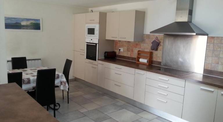 Rental apartment with hot tub, terrace & barbecue — photo 5