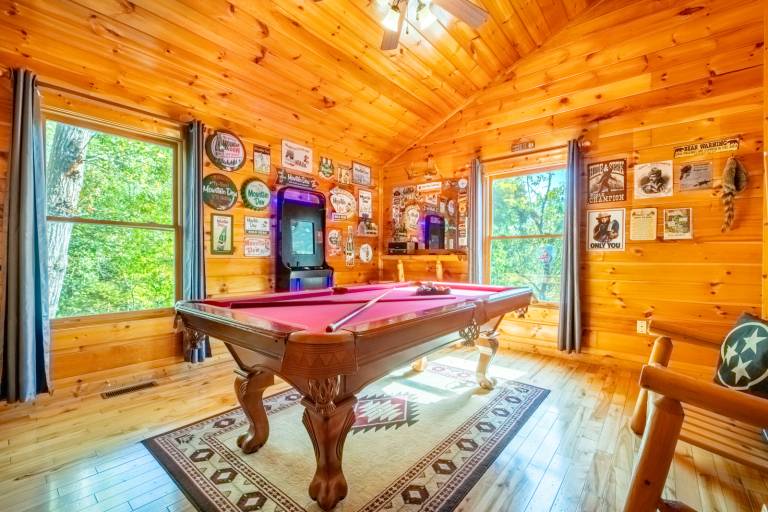 Makin' Memories - Hot Tub Soaks, Scenic Sips, Game Nights & Fireside Flicks — photo 2