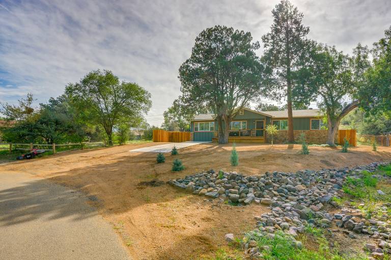 Dog Friendly! Peaceful Wooded Retreat in Prescott — photo 3