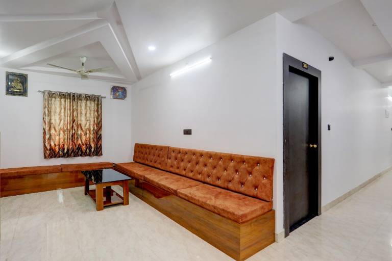 Hotel O by OYO Swarun and Banquet Hall Gulzarbagh Station Bus Stop — photo 5