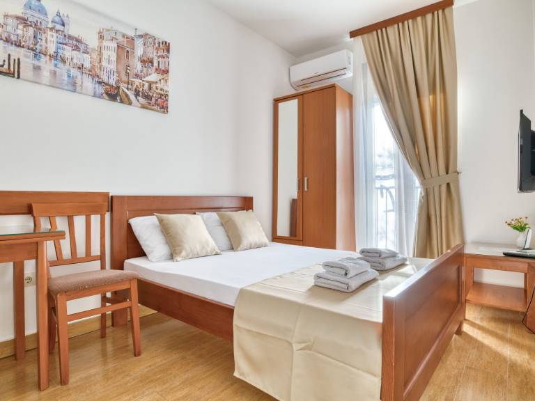 Ferienwohnung in Đenovići, Baošići f&uuml;r max. 2 Personen