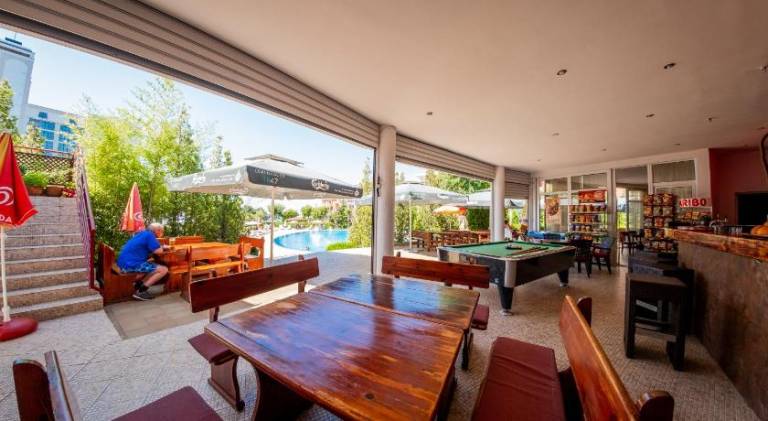 Holiday apartment with pool, yard & terrace — photo 3