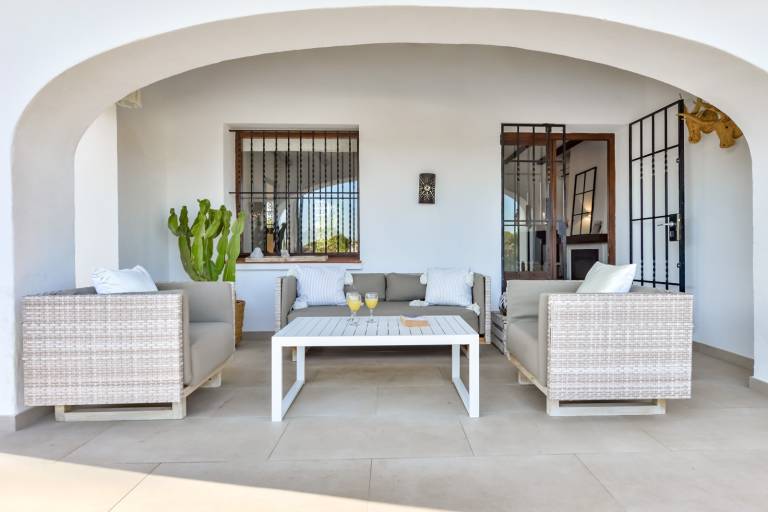 Villa with private pool, yard & barbeque — photo 4