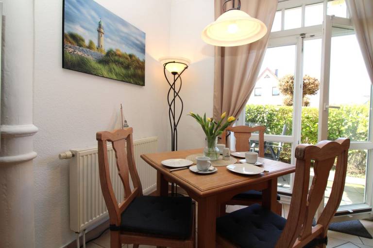 Haus Kühlung Fewo 3: strandnahe 2-Zimmer-Fewo mit geschützter Terrasse — photo 3