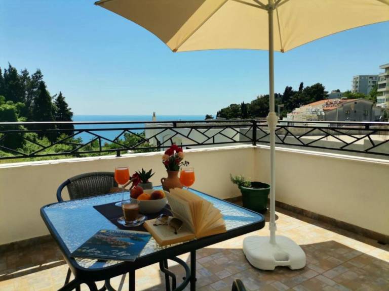 Studio with Sea views and Large Terrace with sun bed — photo 3