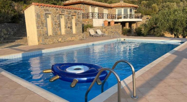 140 m&sup2; Villa