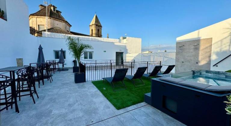 Rental apartment with garden, terrace & pool | Next to Alcázar of Jerez de la Frontera | Pets are welcome — photo 4