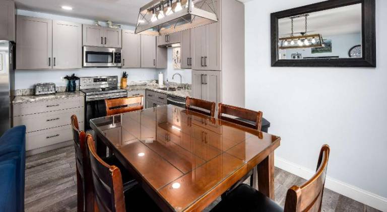 Beautiful vacation home with pool | Close to the beach | Pet-friendly — photo 4
