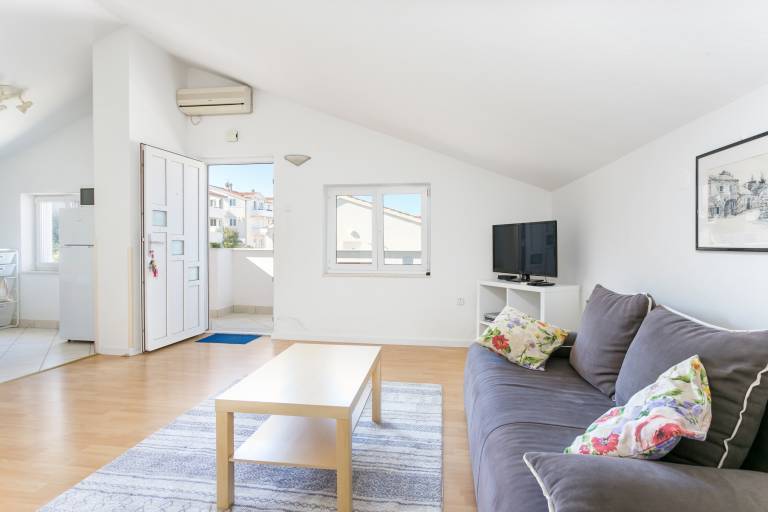 Fully equipped beautiful apartment with pool, patio & yard | Sea view | Next to the beach | Dogs allowed — photo 4