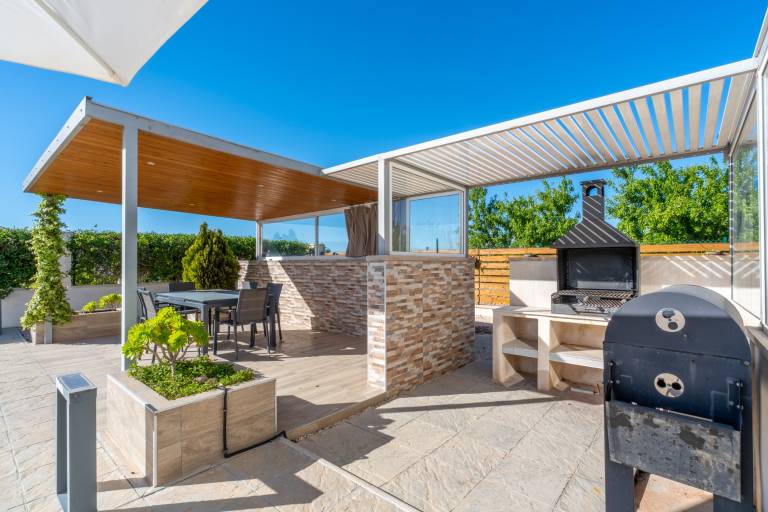 Holiday Home “Nice Independent” with Private Pool, Wi-Fi and Air Conditioning — photo 2