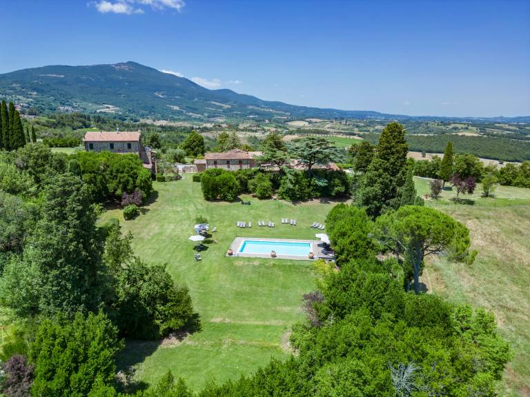 Cozy flat with pool and cypress view in Cetona — photo 2