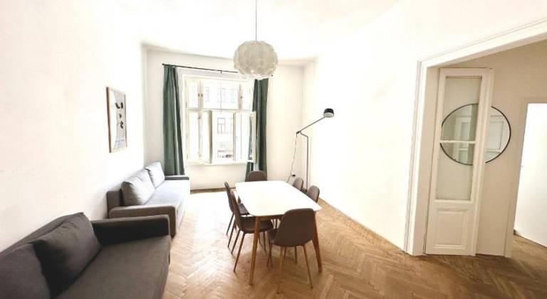 Best location in Prague! 4 bedrooms and super host! in Prague