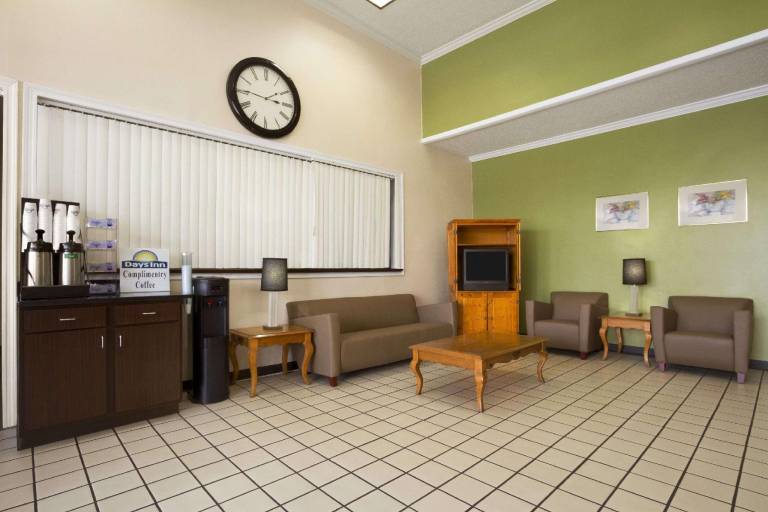 Days Inn by Wyndham Hardeeville/ I-95 State Line — photo 5