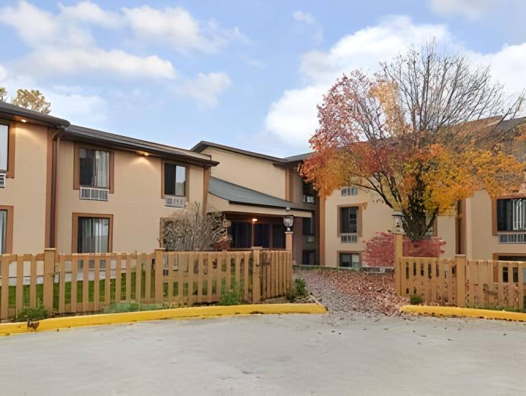Super 8 By Wyndham Columbia Clark Lane in Columbia, MO