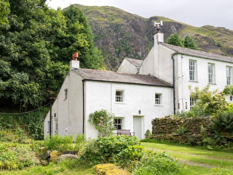 2 Bed in St John s in the Vale SZ330