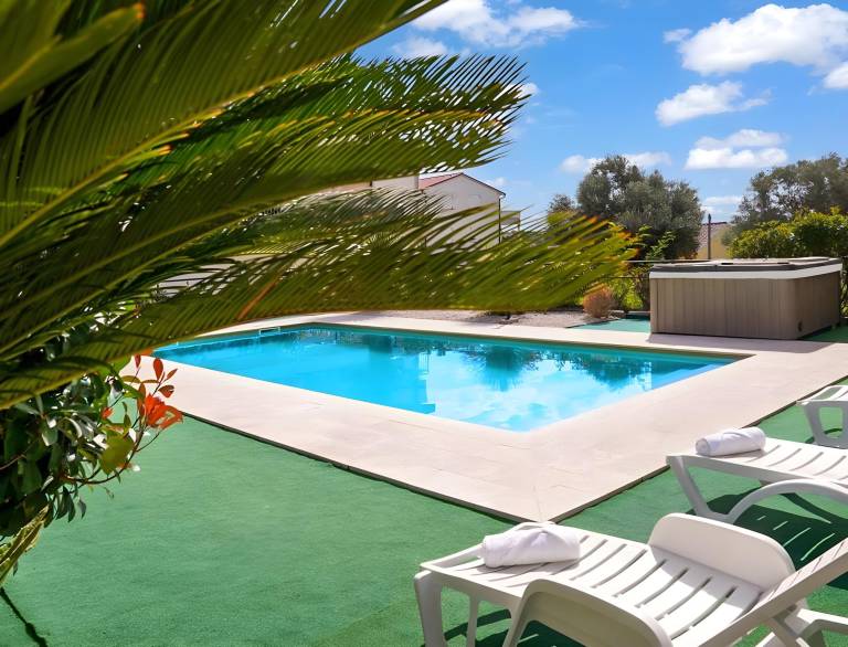Serviced apartment with pool, BBQ & garden | Dogs allowed — photo 4