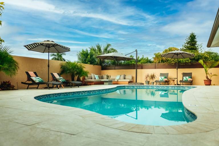 Vacation home with private pool, barbecue & terrace | Garden view — photo 4