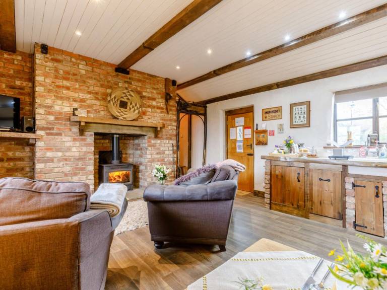 Fully equipped charming cottage with hot tub & yard | Pets are welcome — photo 5