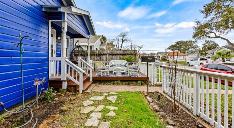Vacation home with yard, hot tub & private pool — photo 4