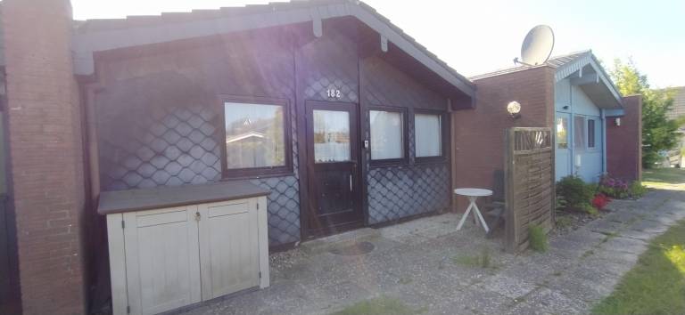 House with patio — photo 2