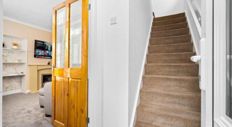 Stylish 3 Bedroom House - Garden - Pool Table - Parking 165M — photo 4