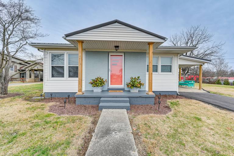 Charming Cave City Vacation Rental w/ Fire Pit! in Cave City, KY