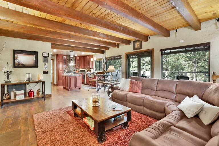 Family-oriented cabin with grill | Lake view | Pets are welcome in San Bernardino, CA