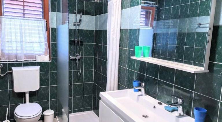 Beautiful rental apartment with yard, pool & terrace | Pets allowed — photo 2