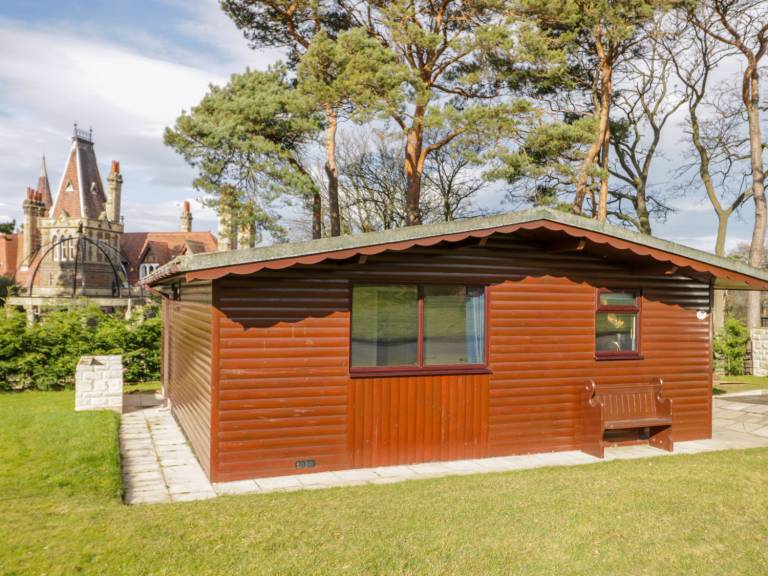 Cottage in Skelton And Brotton with Garden