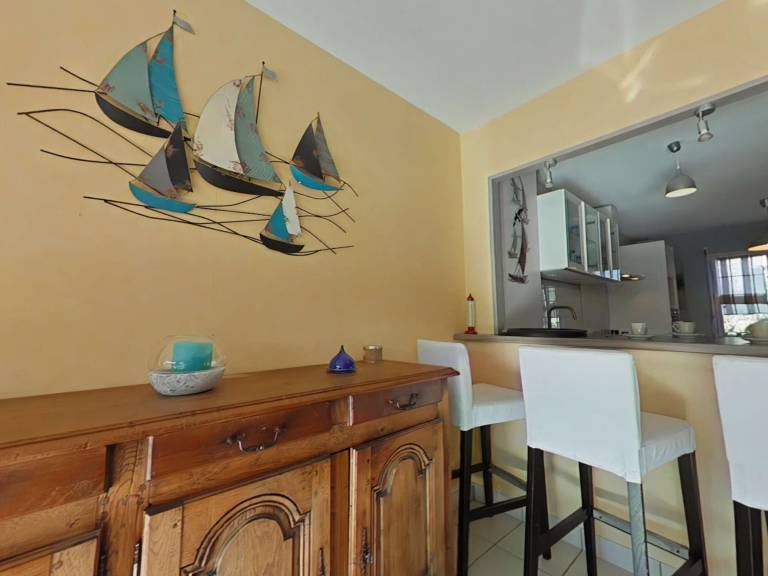 Renovated 3-BR House, WiFi, Near Beach & Center, Sleeps 7 — photo 5