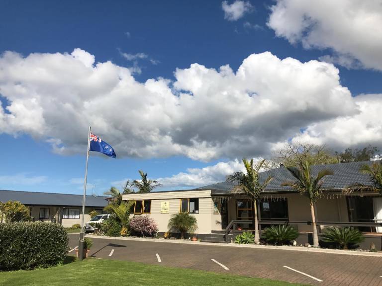 Aotearoa Lodge & Tours