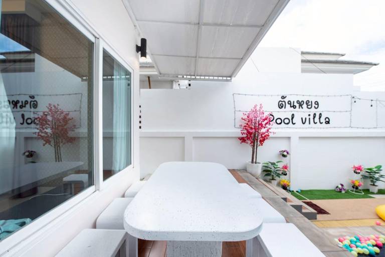 Villa with pool — photo 5